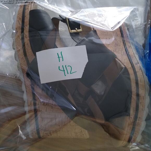 [H412] Andrew Marc New York Black Platform "Roman" Wedges Sandals, Size 10M - Picture 8 of 8